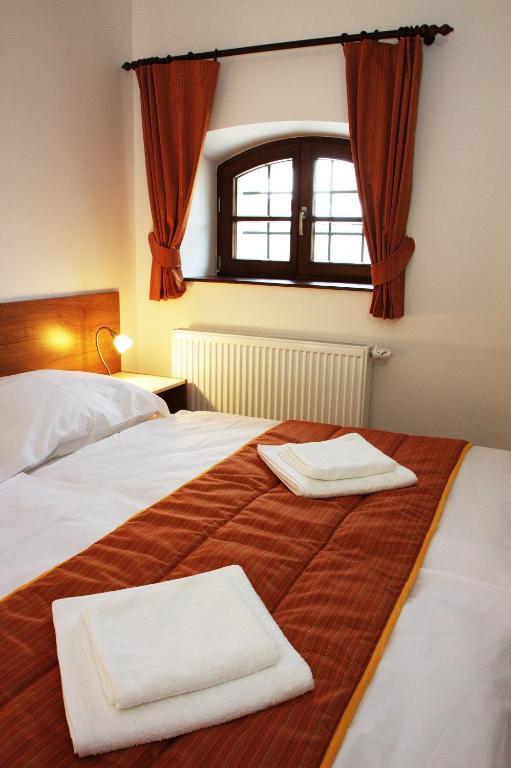 Hotel Pod Sluncem Třebíz Rom bilde