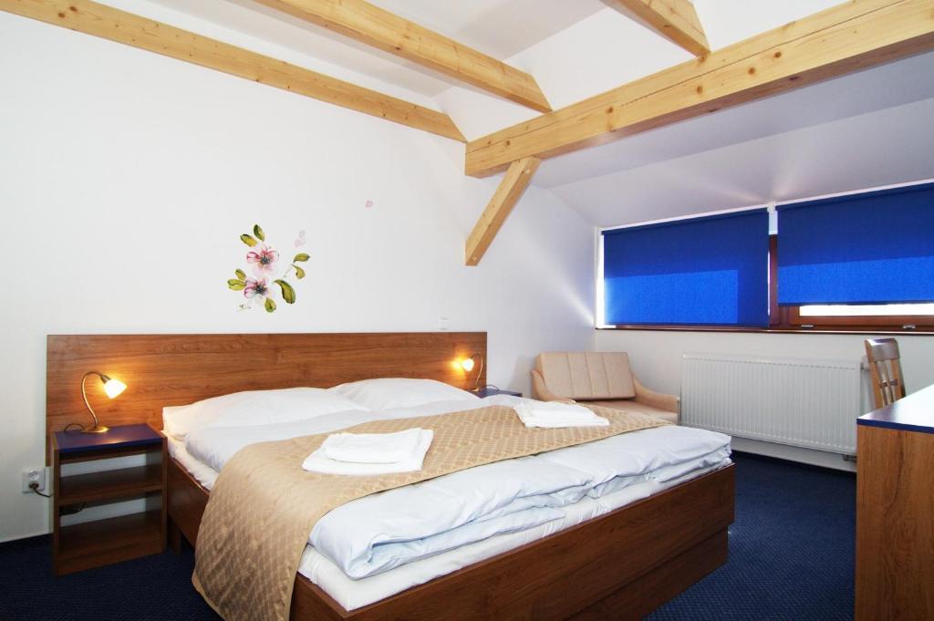Hotel Pod Sluncem Třebíz Eksteriør bilde