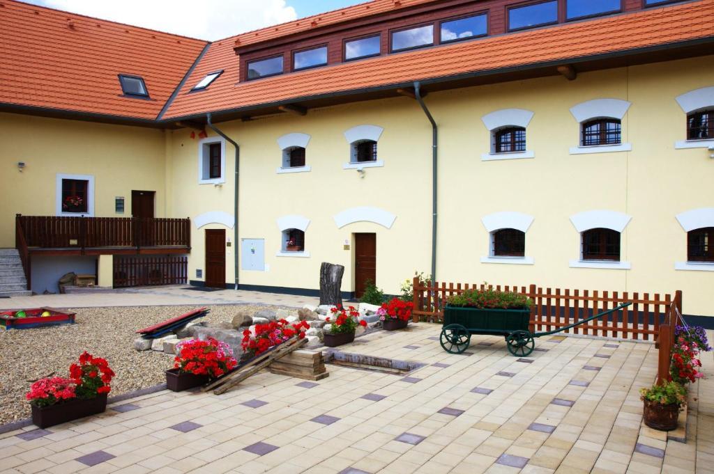 Hotel Pod Sluncem Třebíz Eksteriør bilde