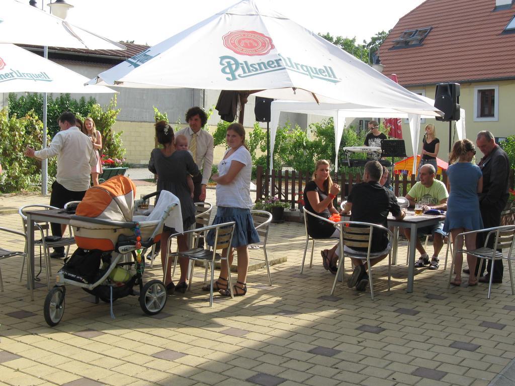 Hotel Pod Sluncem Třebíz Eksteriør bilde